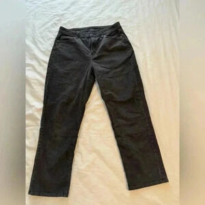 Women’s American Eagle stretch dark gray corduroys vintage style size 10 short ￼